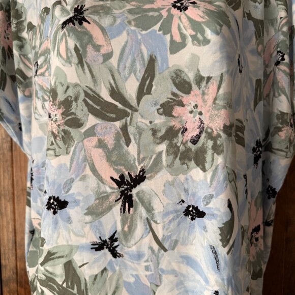 Anne Klein Blue w/Peach & Green Scattered Flowers Pullover Top  Large - Picture 4 of 12